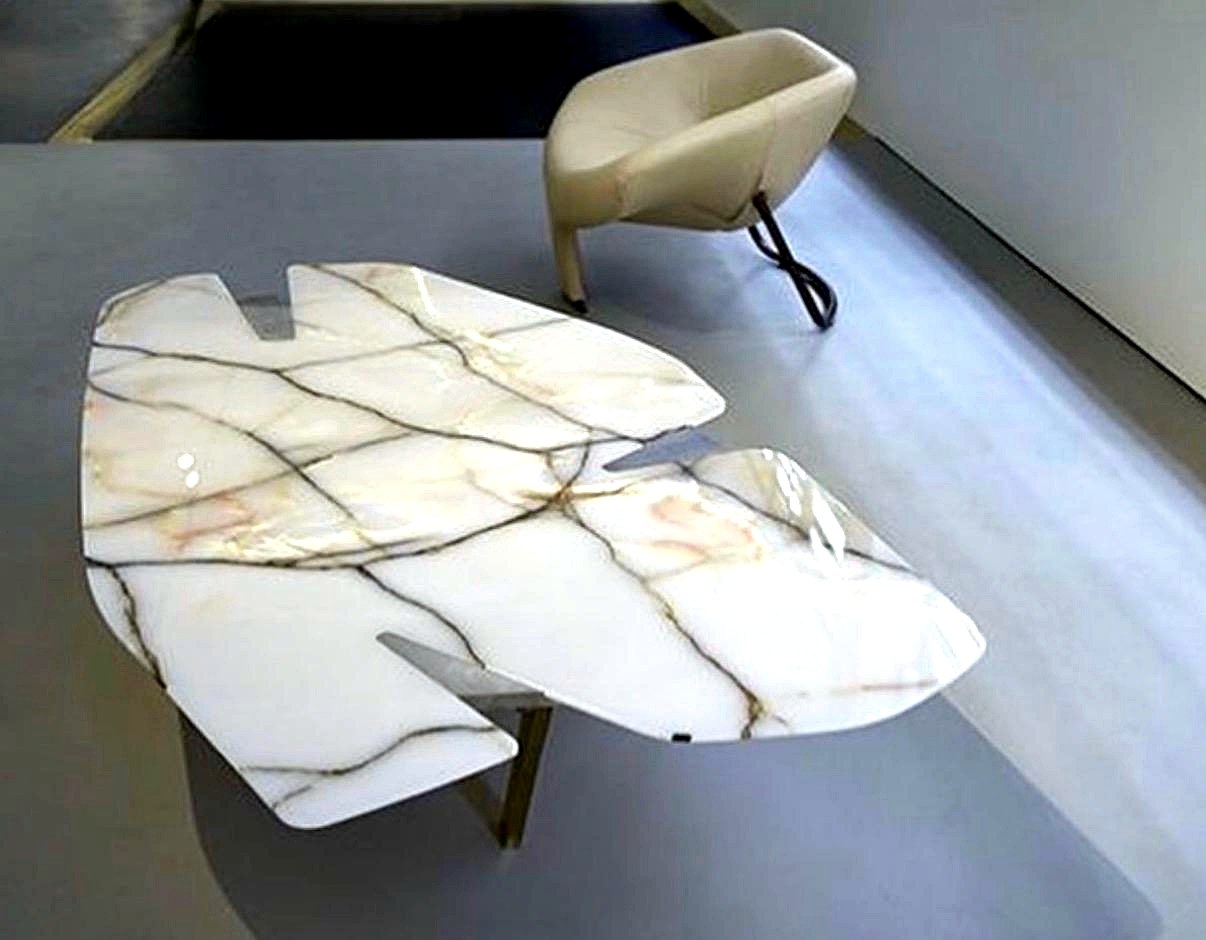 Aura Kintsugi Onyx Table - Backlit Onyx · Freeform Cut